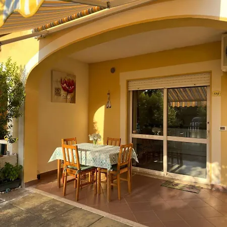 85 G Pizzo Club Apartament *